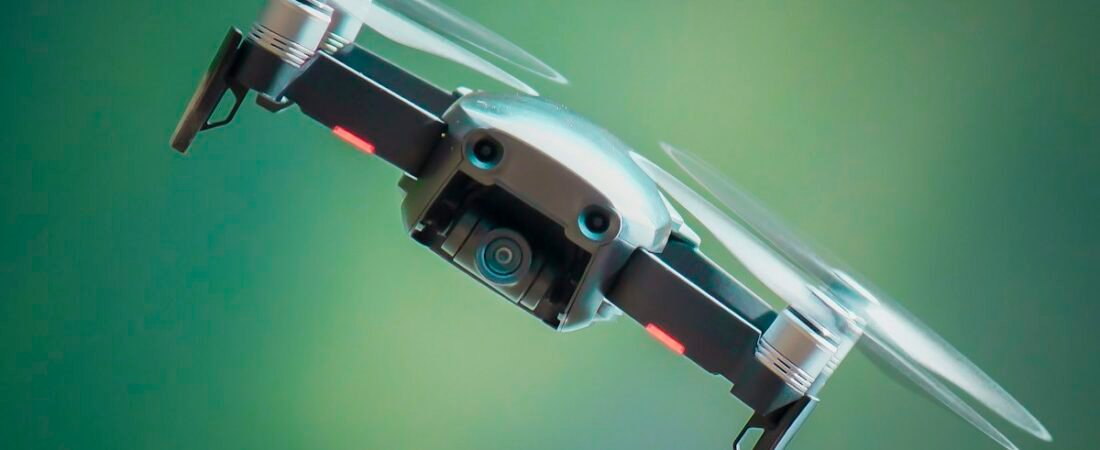 DJI Air 3S vs DJI Mini 4 Pro: Qual Drone Escolher para Produção Profissional?